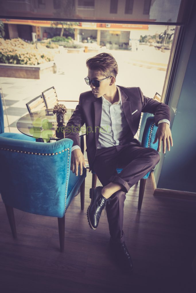 Bộ vest nam đỏ rượi