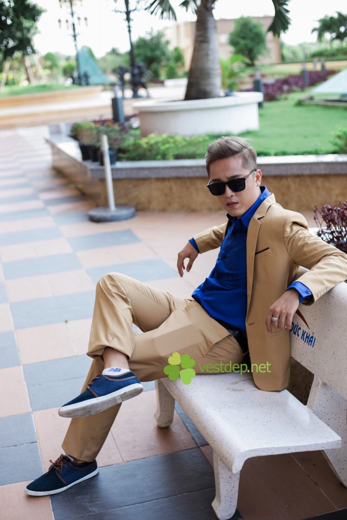 áo vest cưới kết hợp với áo sơ mi nổi bật