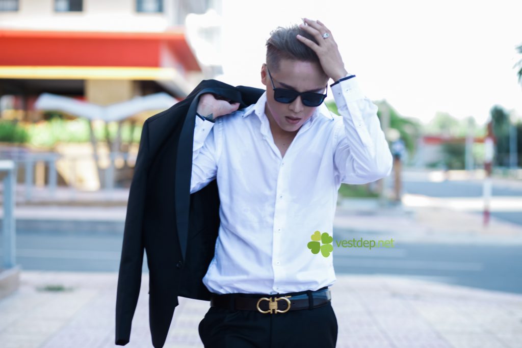 áo vest cưới đơn giản với sơ mi trắng