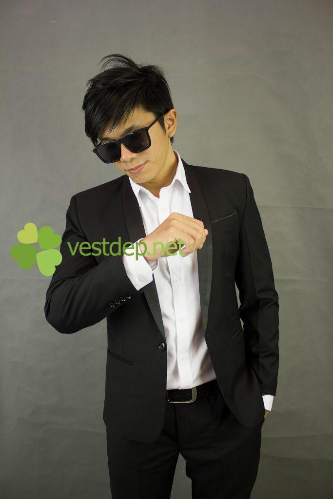 nen-mua-hay-may-vest-cuoi-han-quoc