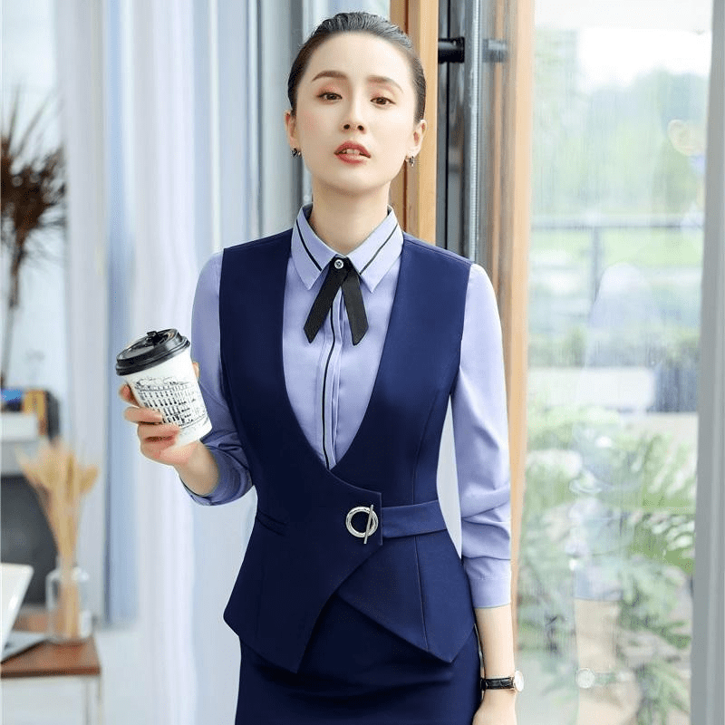 Người mẫu trình diễn áo gile vest nữ trong bộ sưu tập thời trang hiện đại