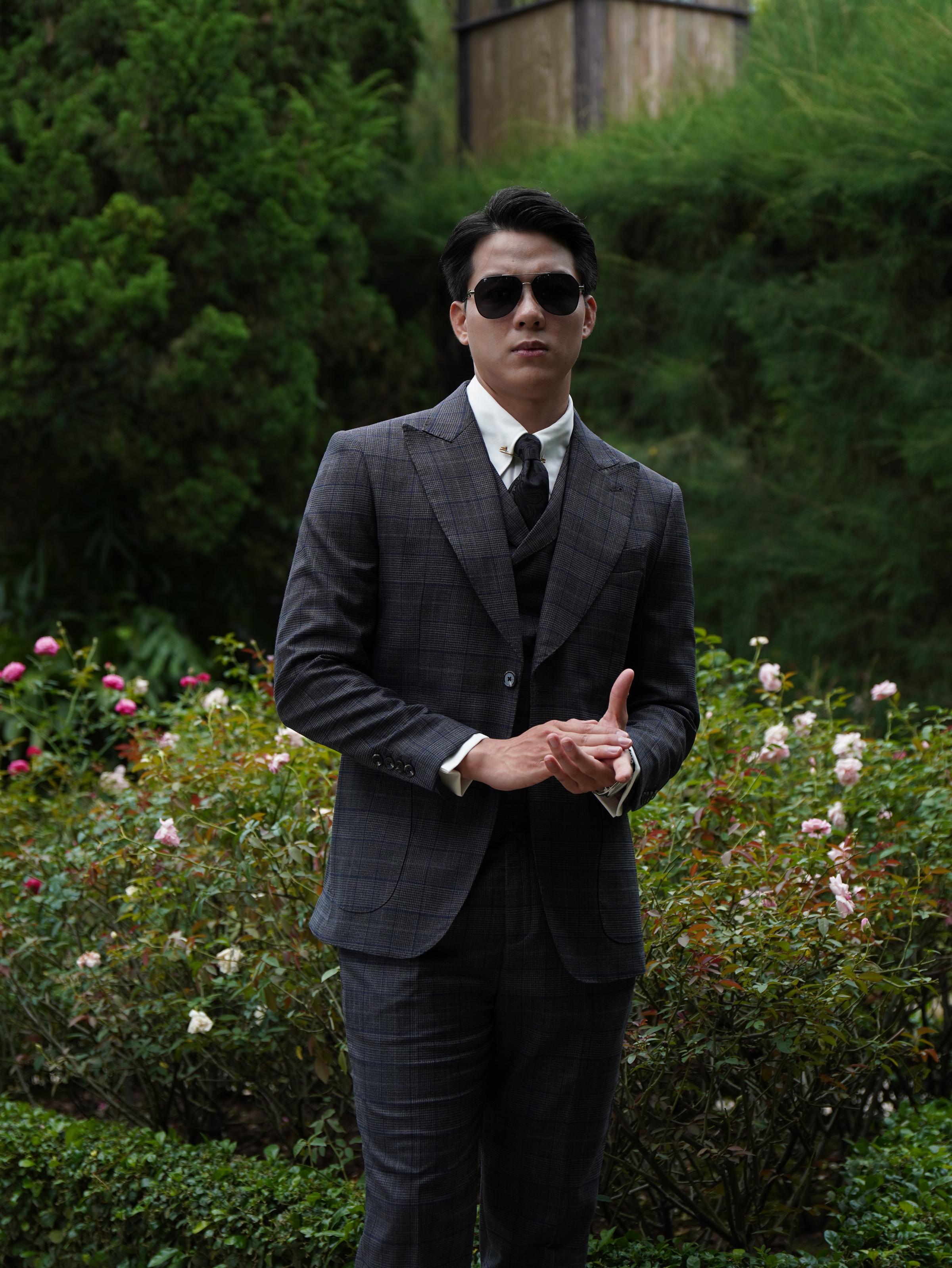 Suit tuxedo chú rể sang trọng trong lễ cưới
