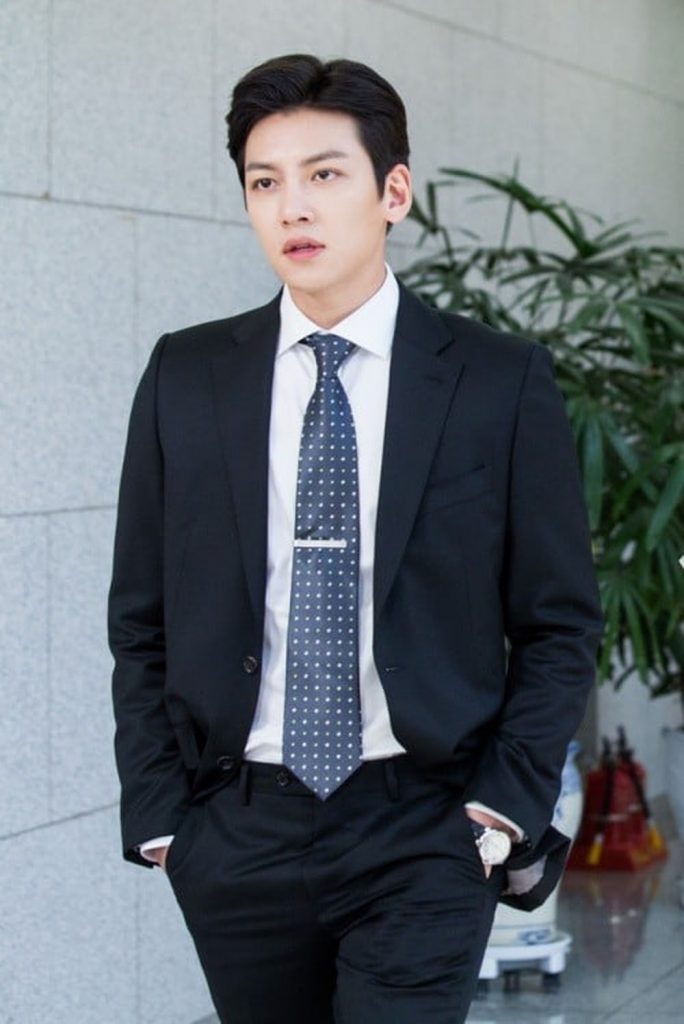 Áo vest nam công sở màu navy phối sơ mi trắng và cravat
