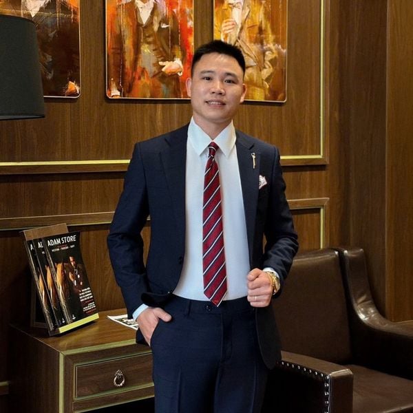 Vest trung niên dự tiệc sang trọng