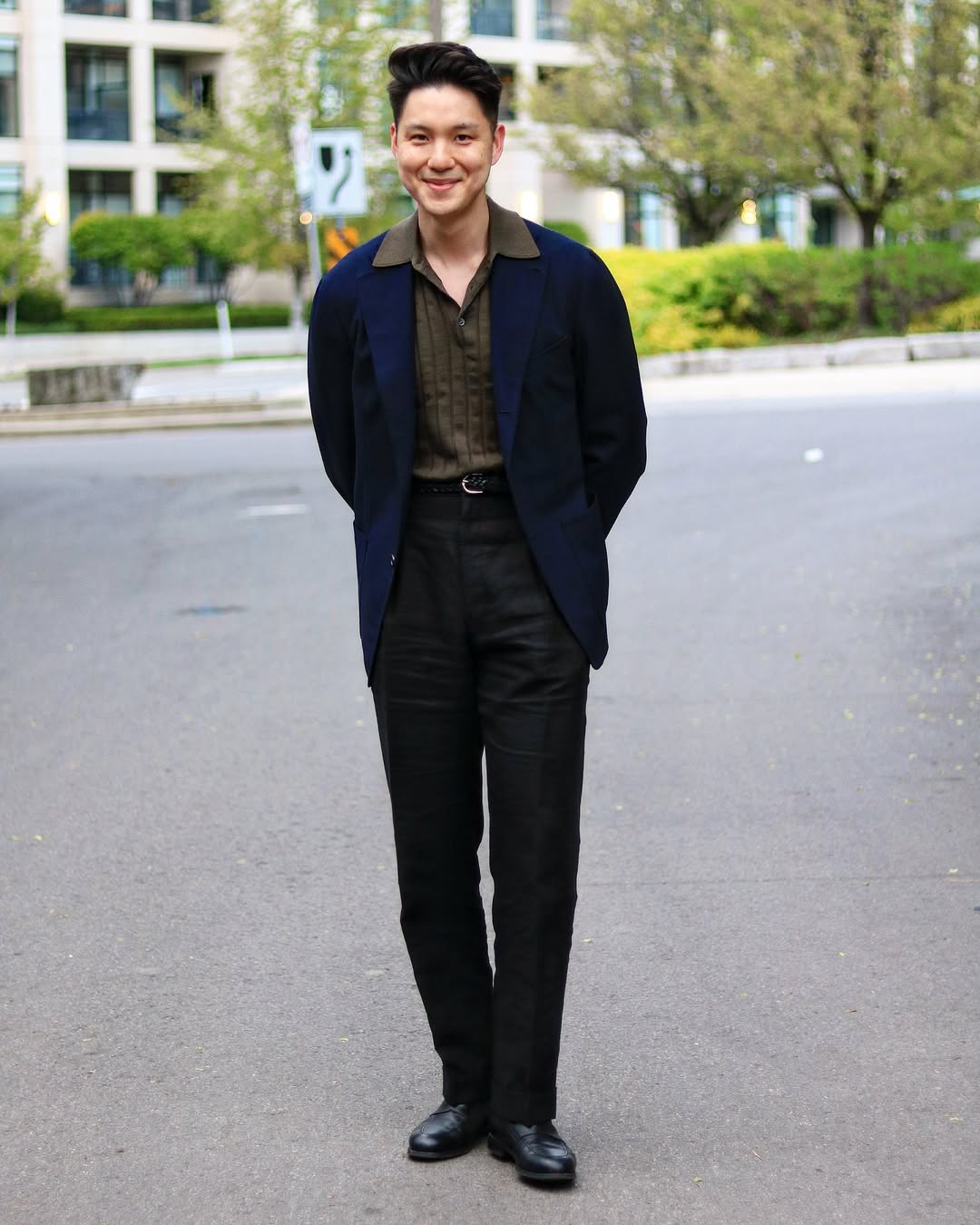 Blazer nam oversize xám phối áo thun và quần jean street style Hàn Quốc