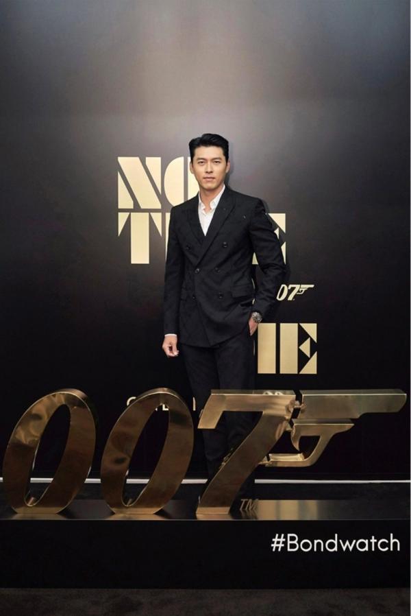 Idol Hàn Quốc diện vest nam phong cách trẻ trung tại sự kiện