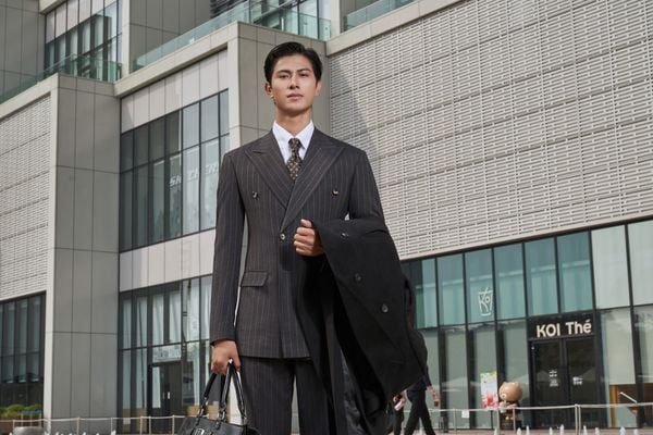 Bộ suit nam cổ điển màu navy lịch lãm