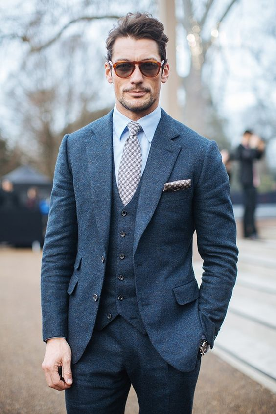 Chú rể lịch lãm với áo gile vest trong bộ suit 3 mảnh