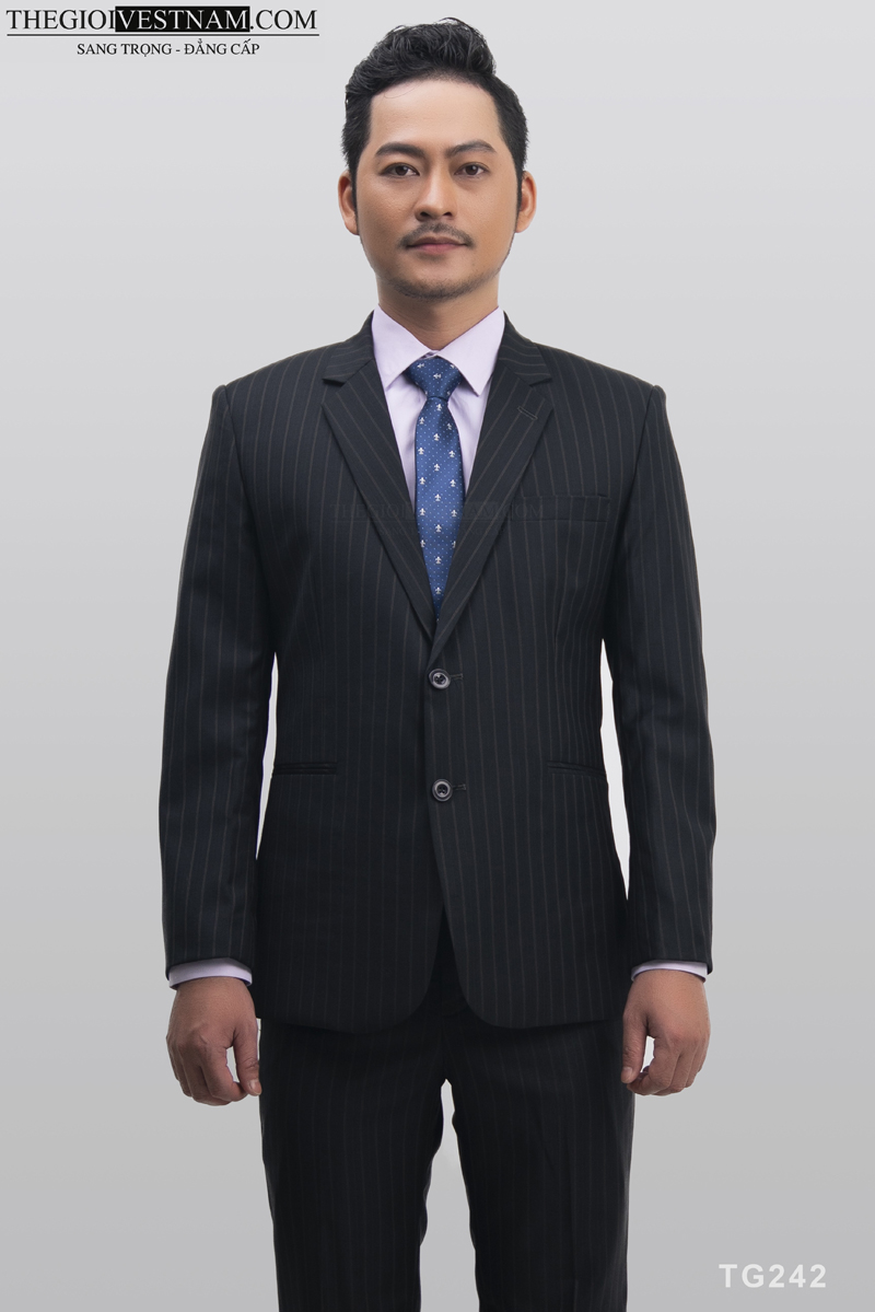 Vest nam công sở phối cà vạt kẻ sọc trẻ trung