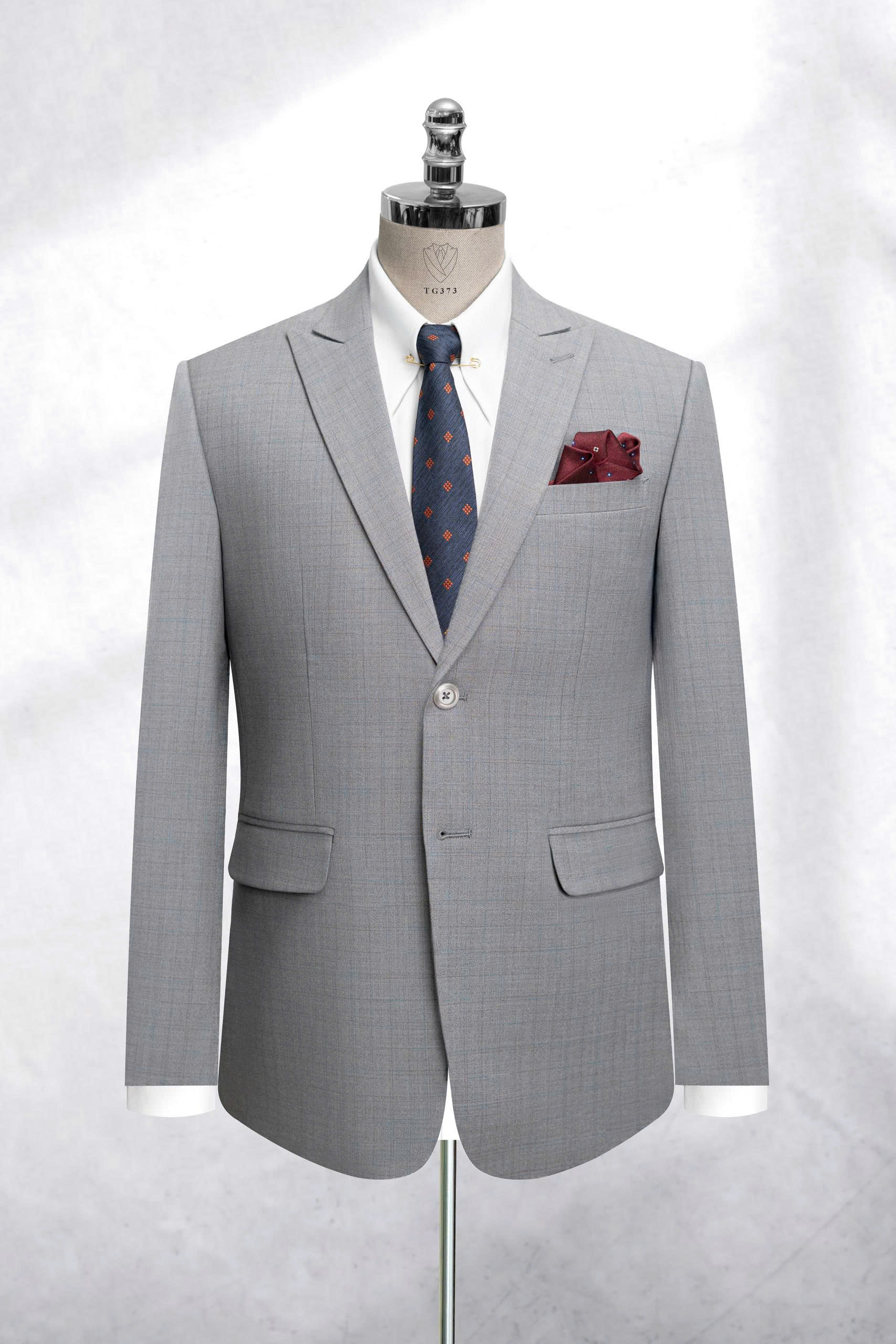 Vest công sở màu navy phối sơ mi trắng và cà vạt tối màu