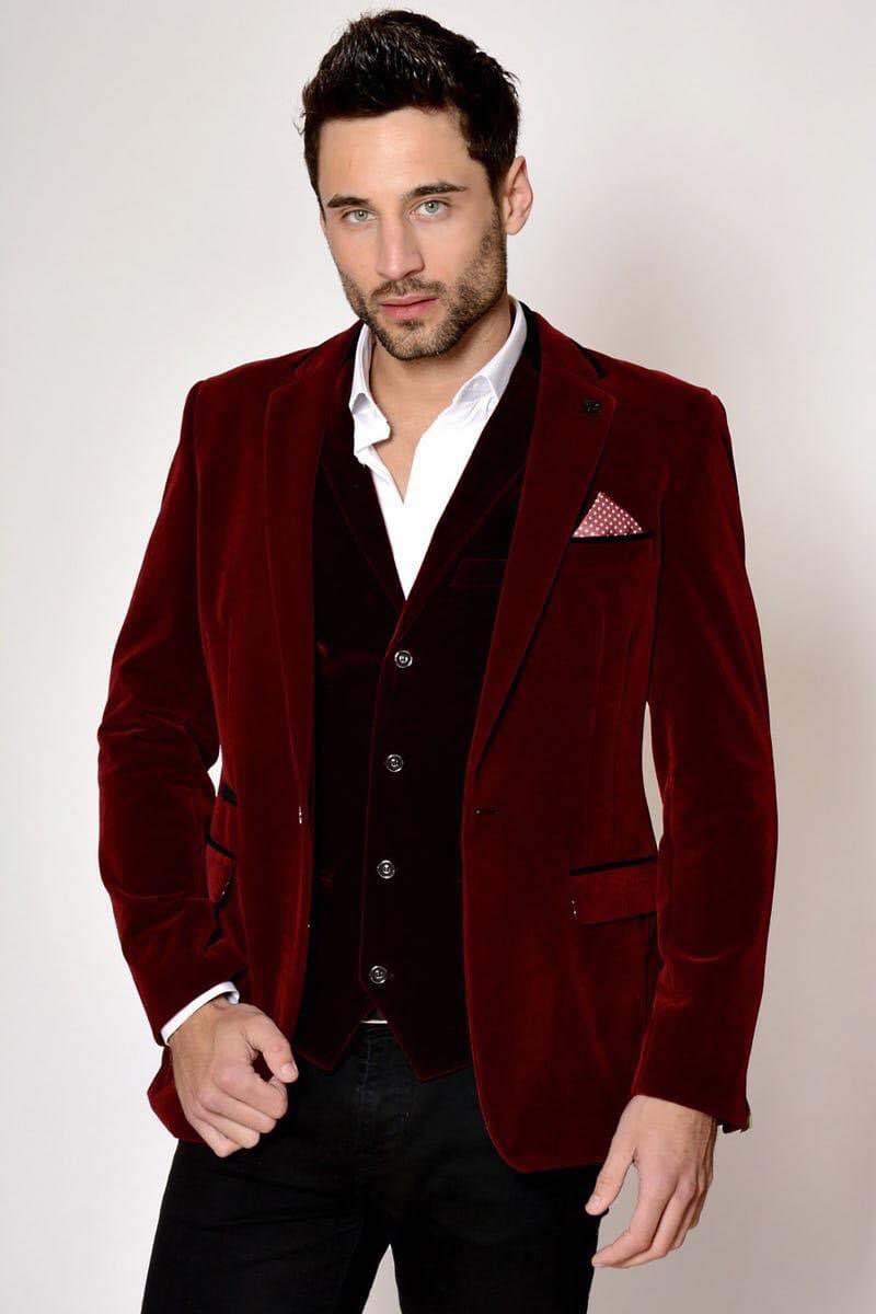Vest đỏ burgundy nhung nổi bật trong tiệc Giáng sinh